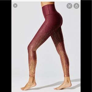 Beyond Yoga Drip Dot Team Burgundy set Small